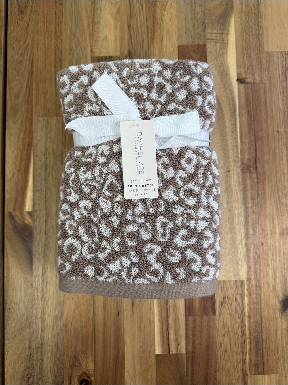 NWT Rachel Zoe Cheetah Print Hand Towel Set